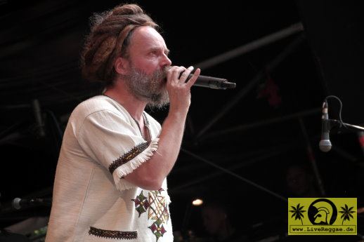 Uwe Banton (D) mit Ganjaman und der Feueralarm Band 20. Reggae Jam Festival - Bersenbrueck 02. August 2014 (7).JPG